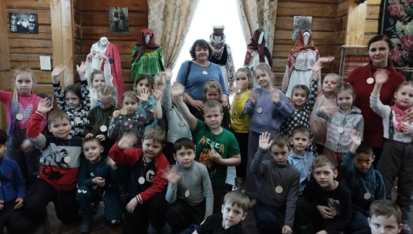 27 марта в Омске  состоялась первая экскурсия + мастер-класс "Ах вот ты какой, цветочек...деревянный!"